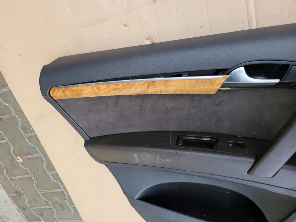 фото №7, Обшивка дверь левый задняя коричневый audi q7 4l alcantara