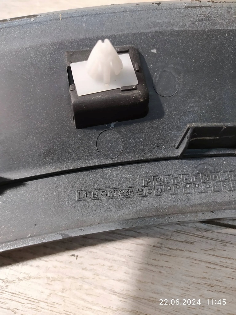 фото №9, 8977. puma mkii молдинг крила правий перед l1tb-s16d238-b