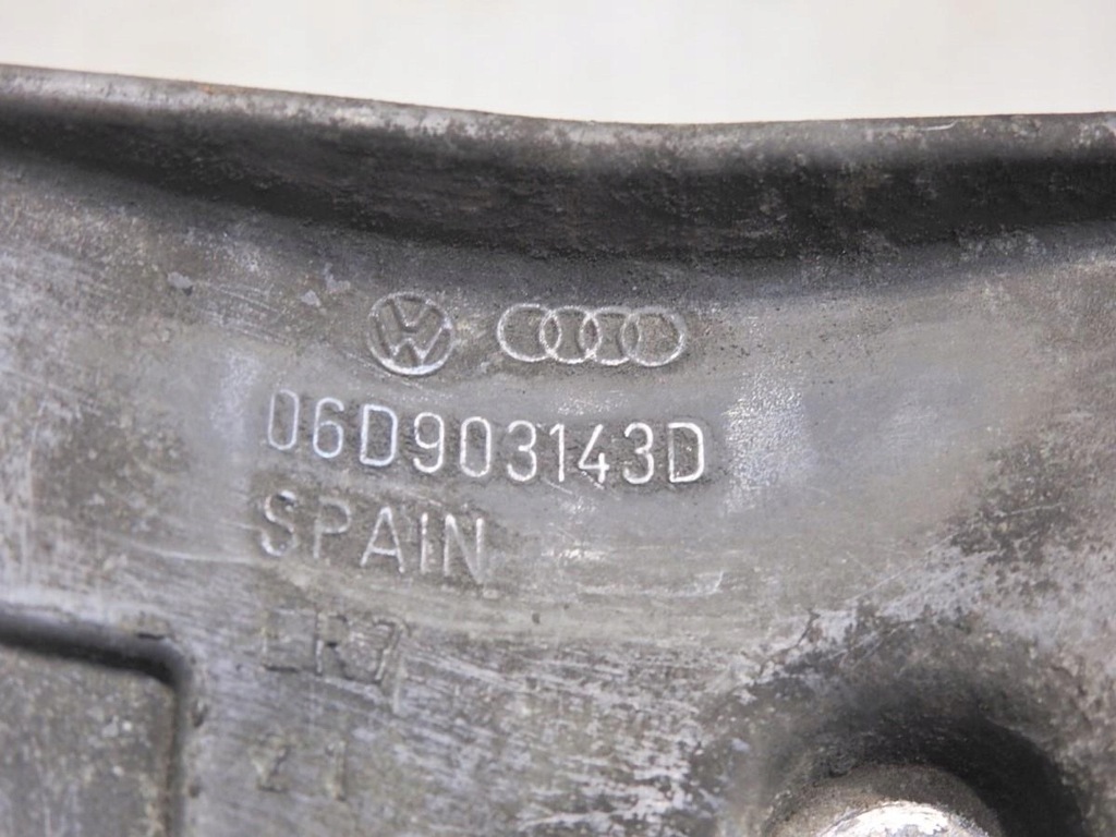 фото №6, Кронштейн основа генератора audi a4 b7 2.0 tfsi 06d903143d