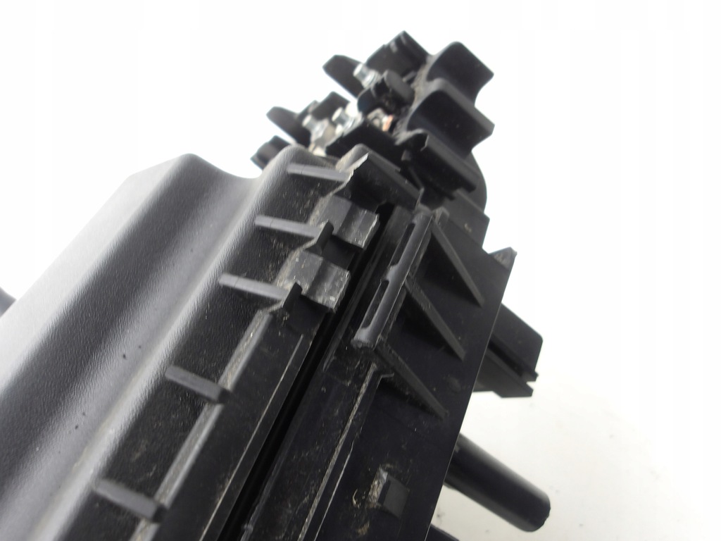 фото №8, Opel astra j 09-15 1.6 cdti коробка запобіжників c11000139 оригінальний номер