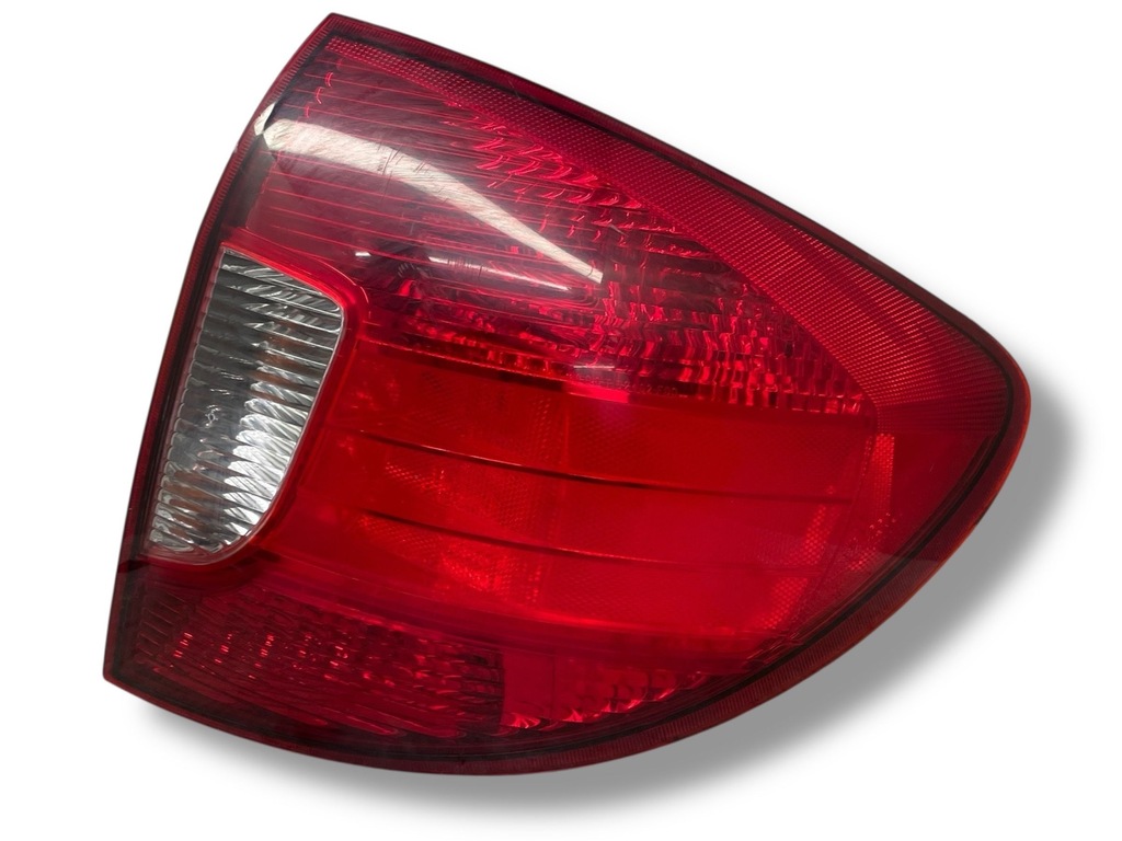 фото №1, Kia rio 2004 лампа задняя правая сторона kombi