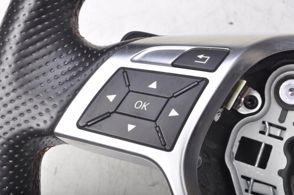 Mercedes w176 кермо  багатофункціональний пелюстки перемикання Оригінал