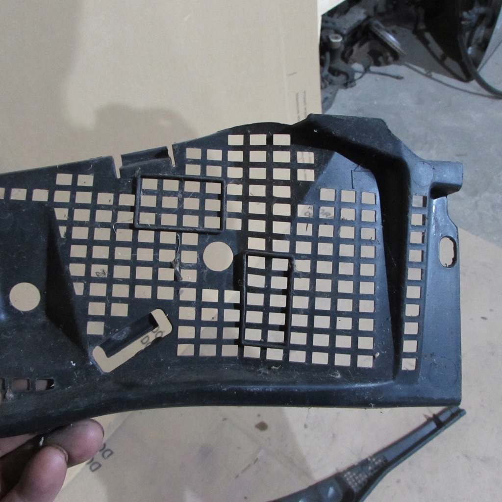 фото №6, Жабо ліва праве 8200825457 dacia duster