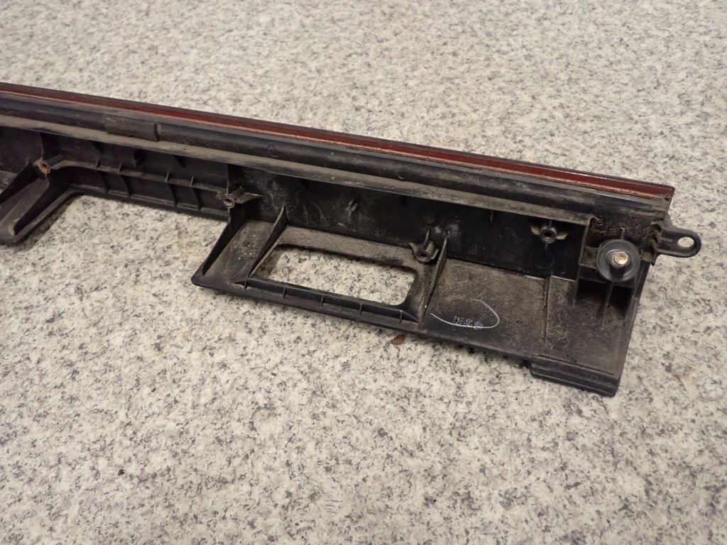 фото №7, Toyota previa 00-02 накладка задняя отражатель молдинг