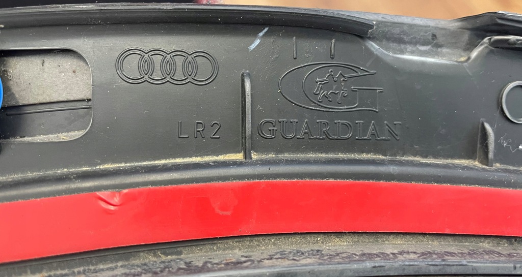 фото №10, Audi q3 11-молдинг крыла левый задняя оригинал