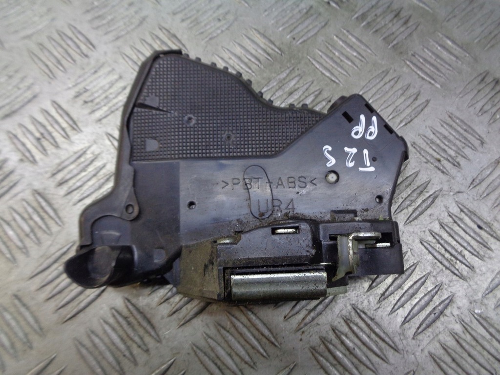 фото №1, Замок центральный правый перед toyota avensis t25