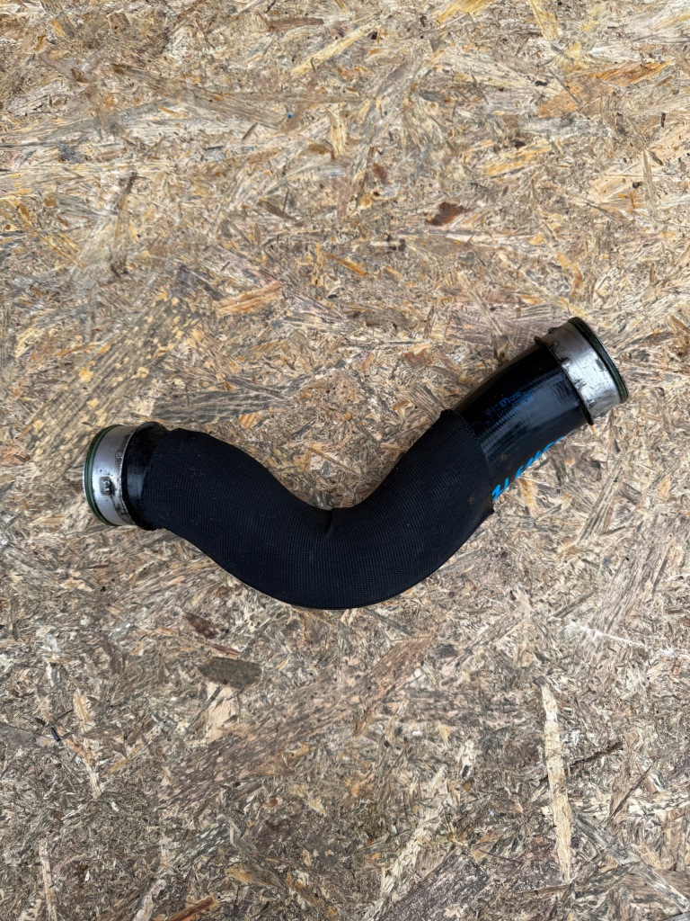 Купить Пабтрубок  шланг труба интеркулер 7l6145947