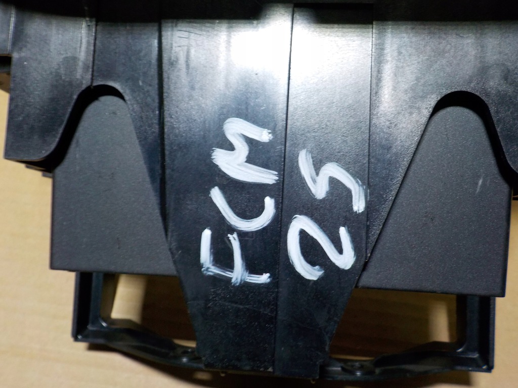 фото №4, Ford focus c-max 1.8 b 2003r. панель бардачок рамка радио