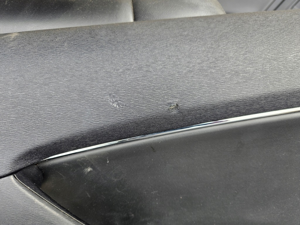 Toyota avensis t27 09-14 комплект сидений кожаных чёрные обшивки Оригинал