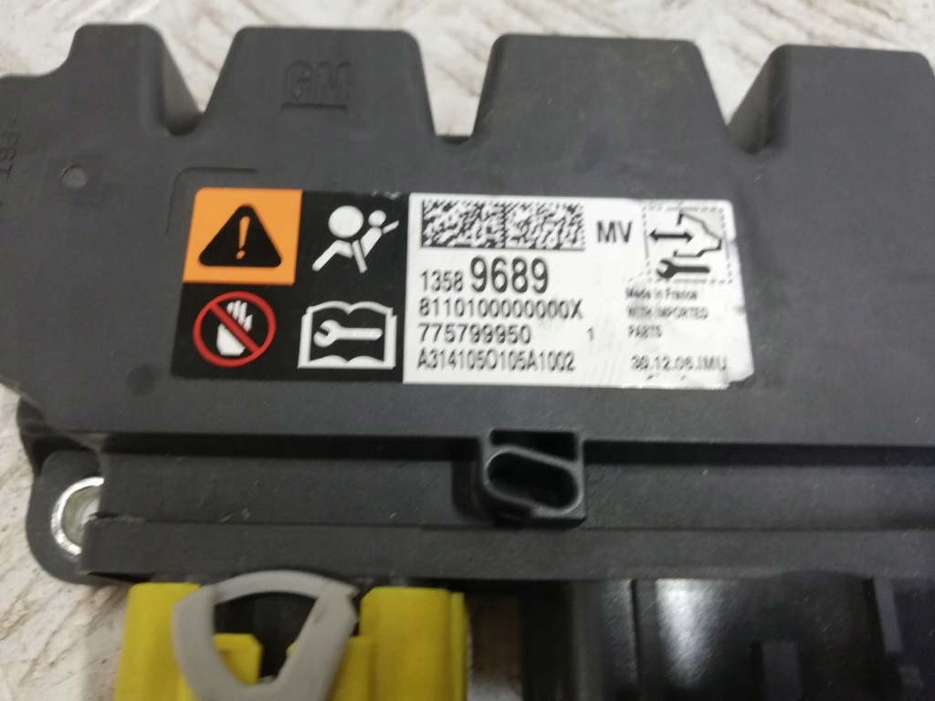 фото №1, Opel adam модуль датчик подушок подушка безпеки 13589689