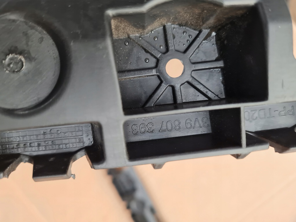 фото №6, Skoda superb 3v9 направляющая правая левый бампер задняя