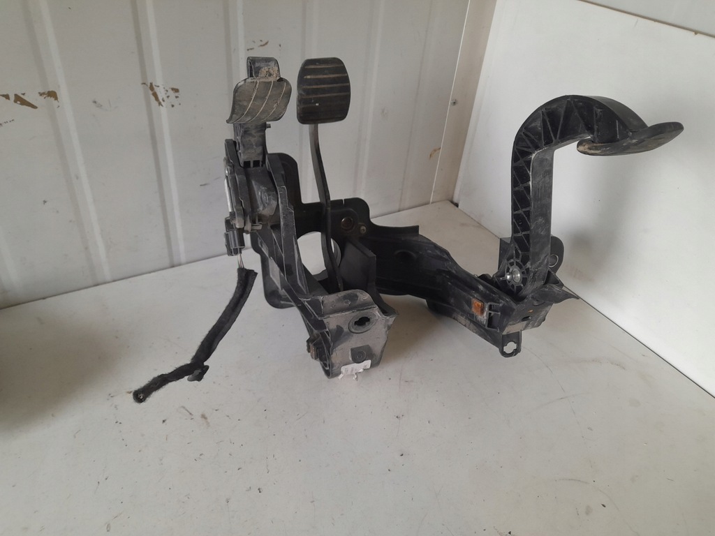 фото №1, Комплект педалей master iii 180101626r