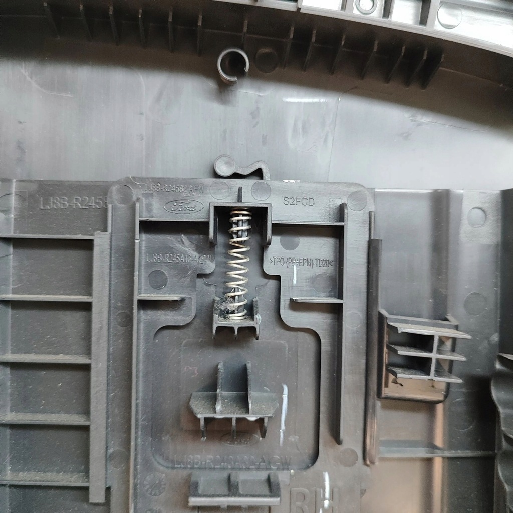 фото №9, Ford mustang mach-e 2020 права сторона захист верхній стійка / b