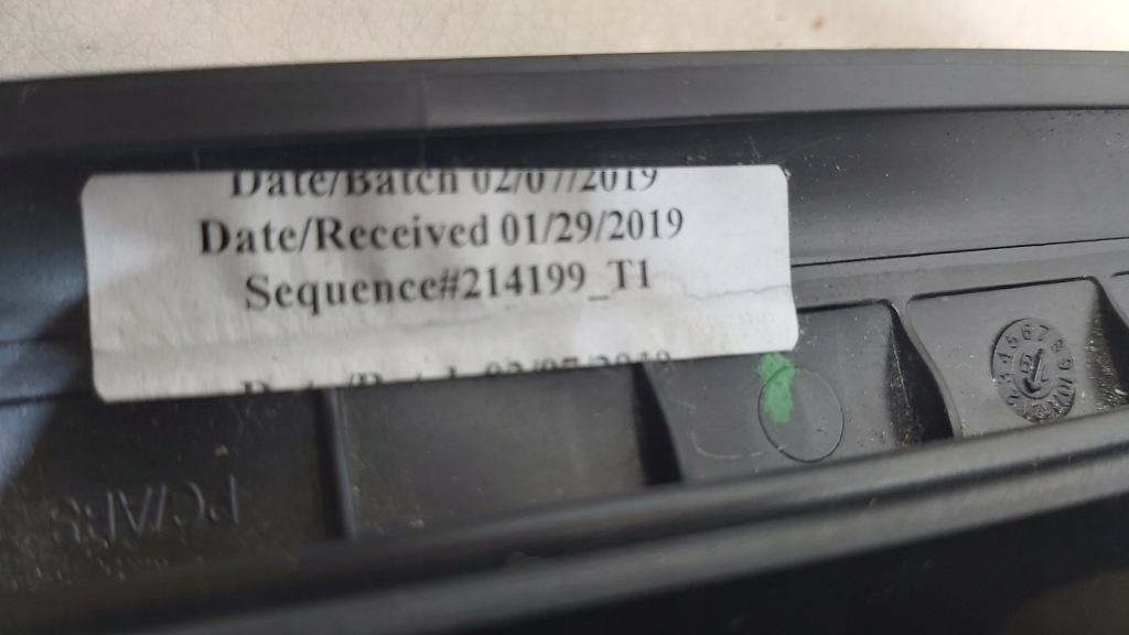 Стекло кузовная левая треугольник tesla model s в Украине