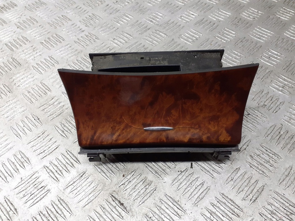 фото №1, Попільничка mercedes w211 a2118101330