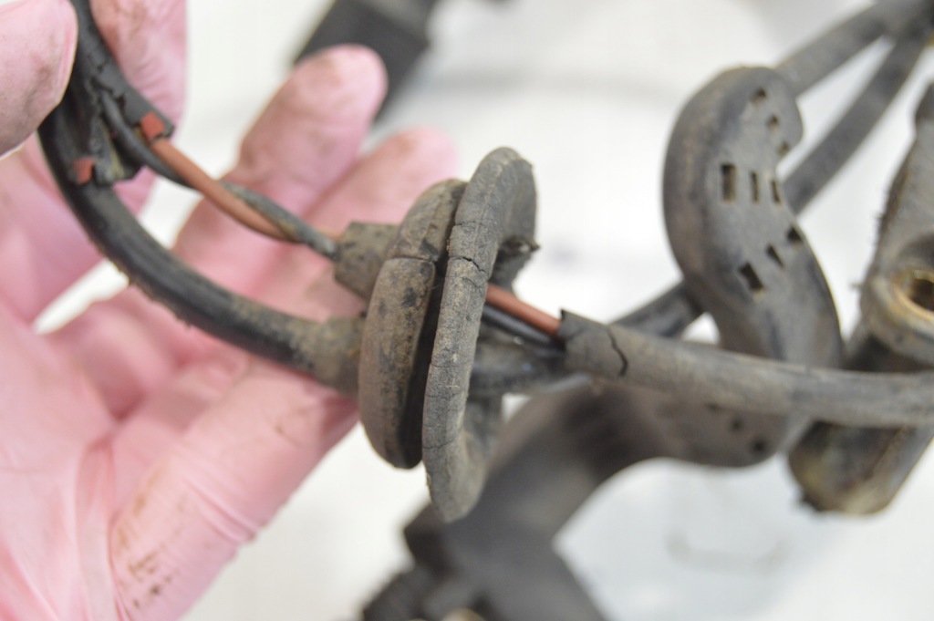 Датчик abs оригінал правий перед mercedes w126 po рестайлінг  1265402617 Зі Шроту