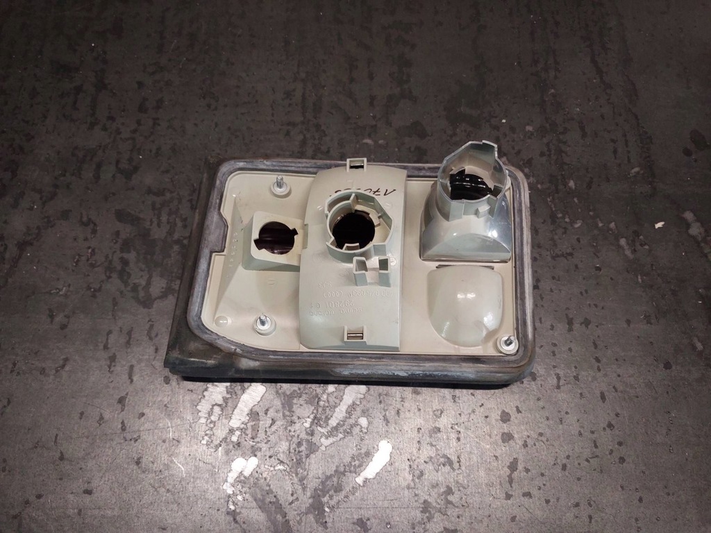 фото №9, Лампа задняя левая крышки багажника audi a8 d2 4d 4d0945093