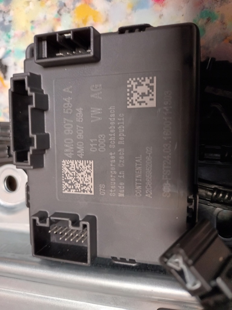 фото №10, Audi a4 b9 8w sedan люк 8w5877041a блок керування моторчик накладка 72 km