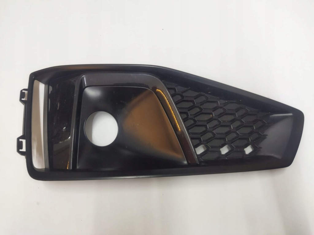 фото №1, Audi a4 s4 b9 s line решётка левая перед 8w0807681b