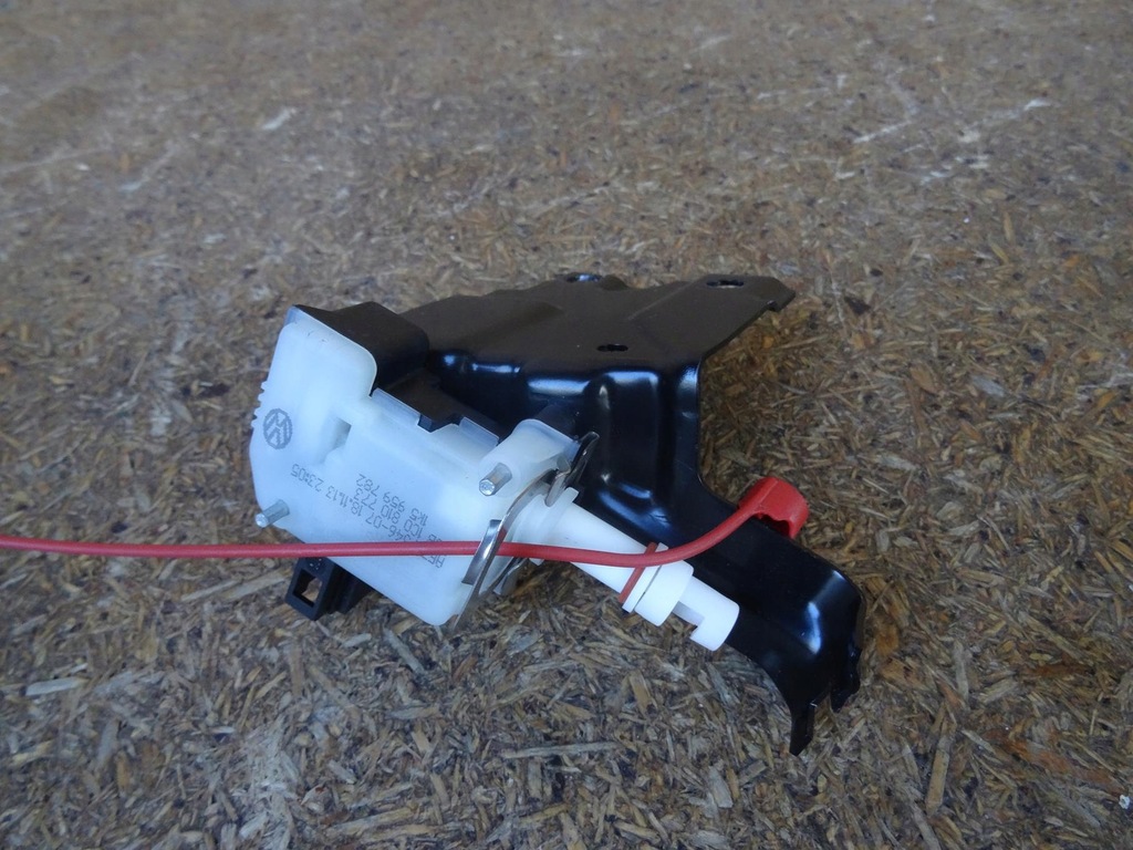 фото №12, Audi ttrs tt 8j привод крышка заливной топлива кронштейн 8j0809985c