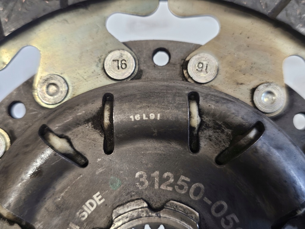 Avensis auris 1.6 d4d n47c16a 112km 13r сцепление диск прижим 31250-05210 Доставка