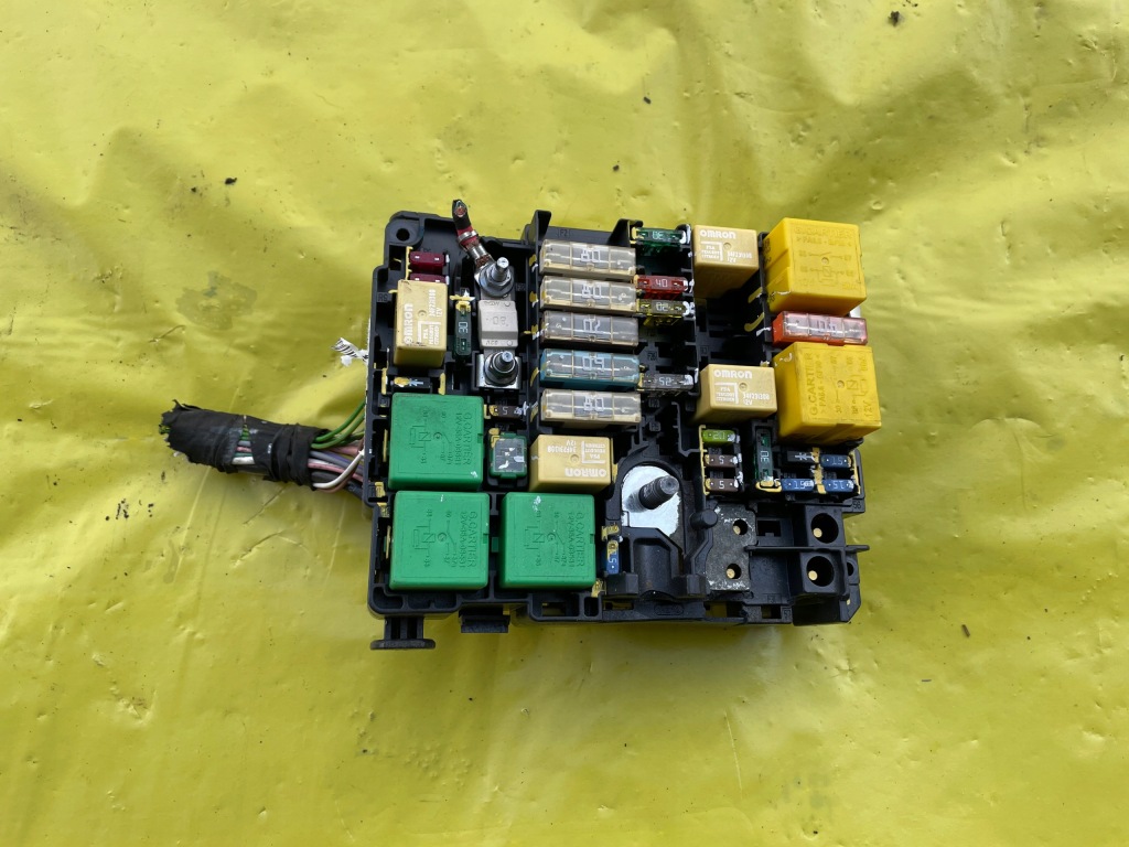 фото №1, Peugeot 208 коробка запобіжників bsm