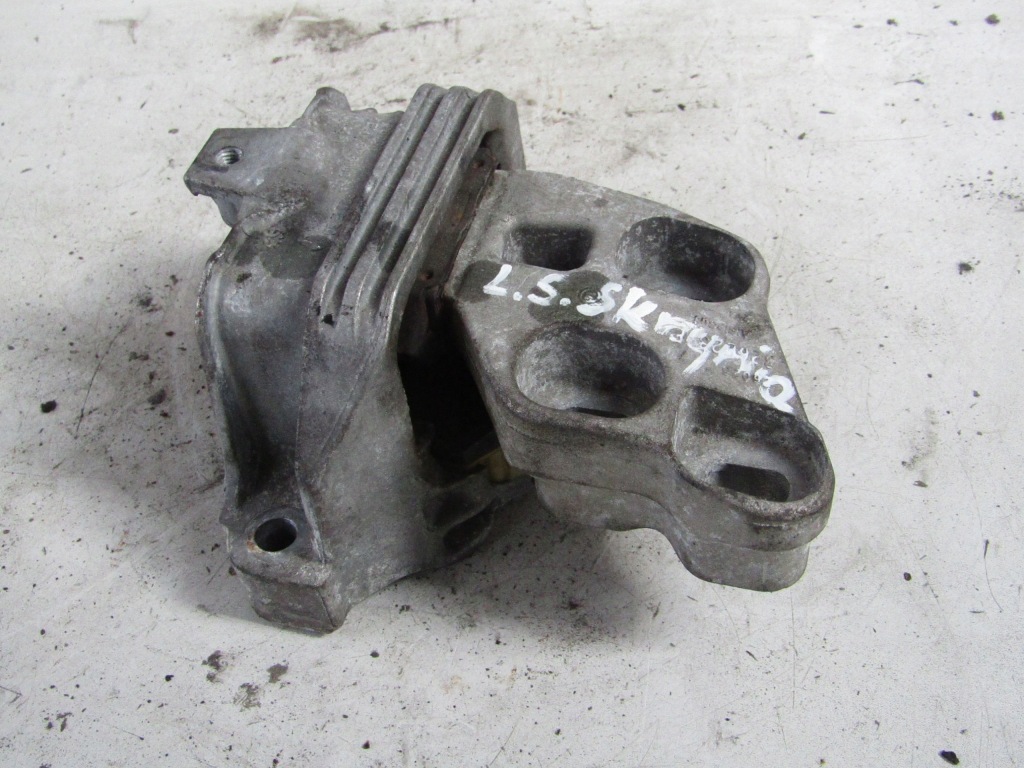 фото №1, Mercedes-benz w246 кронштейн коробки a24624006 автоматическая коробка передач