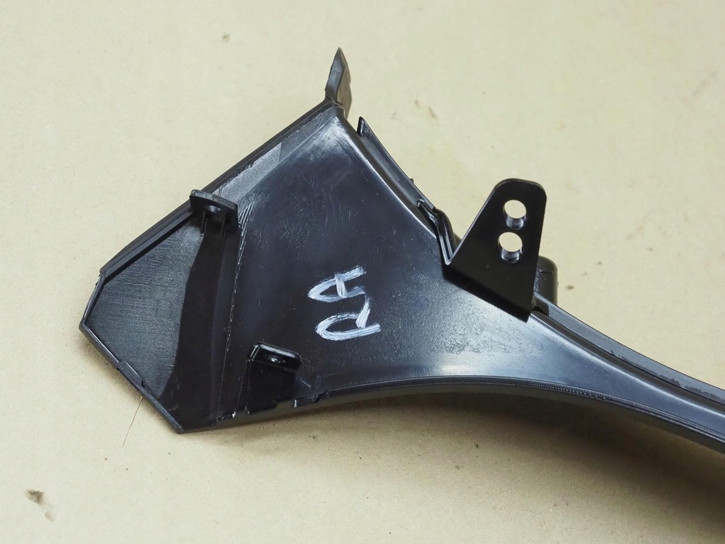 фото №10, Kia ev6 правая сторона молдинг pod фара задняя 866y8cv000 nowa