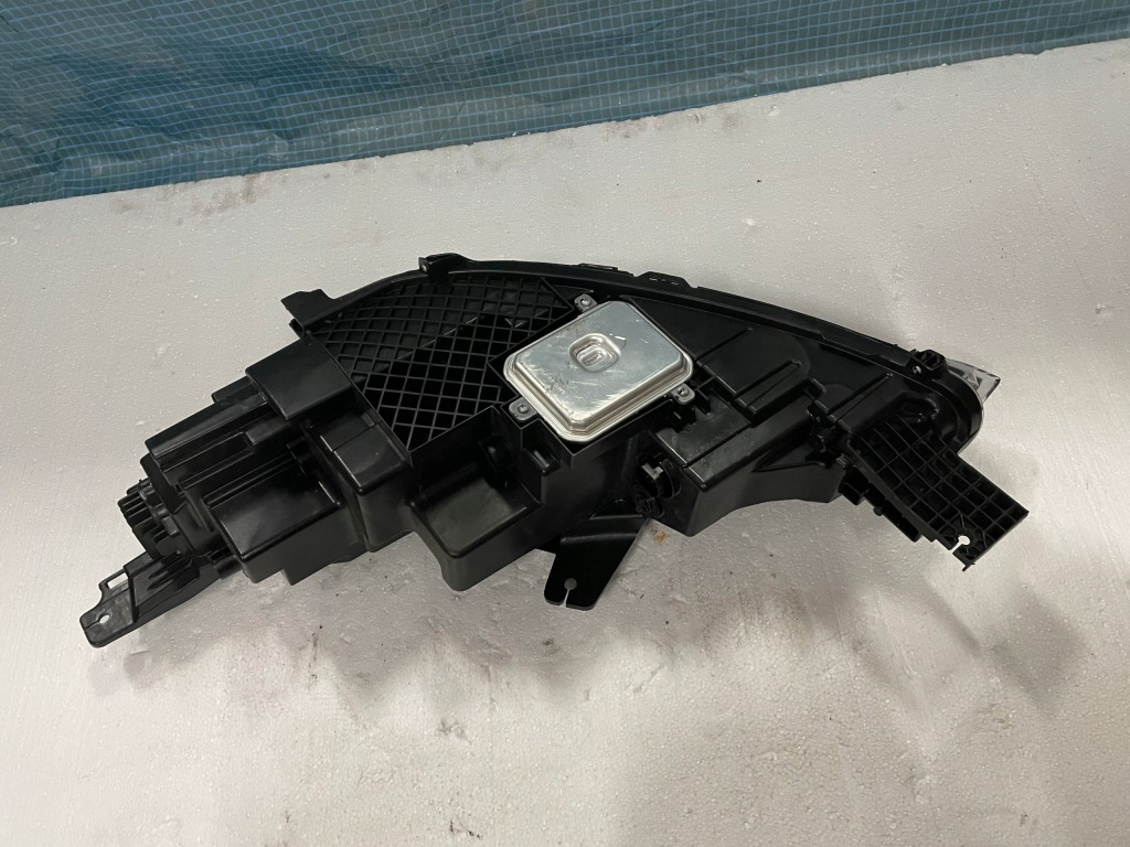 Byd atto 3 лампа права full led правий oryg європа sc2e-4121020 Недорого