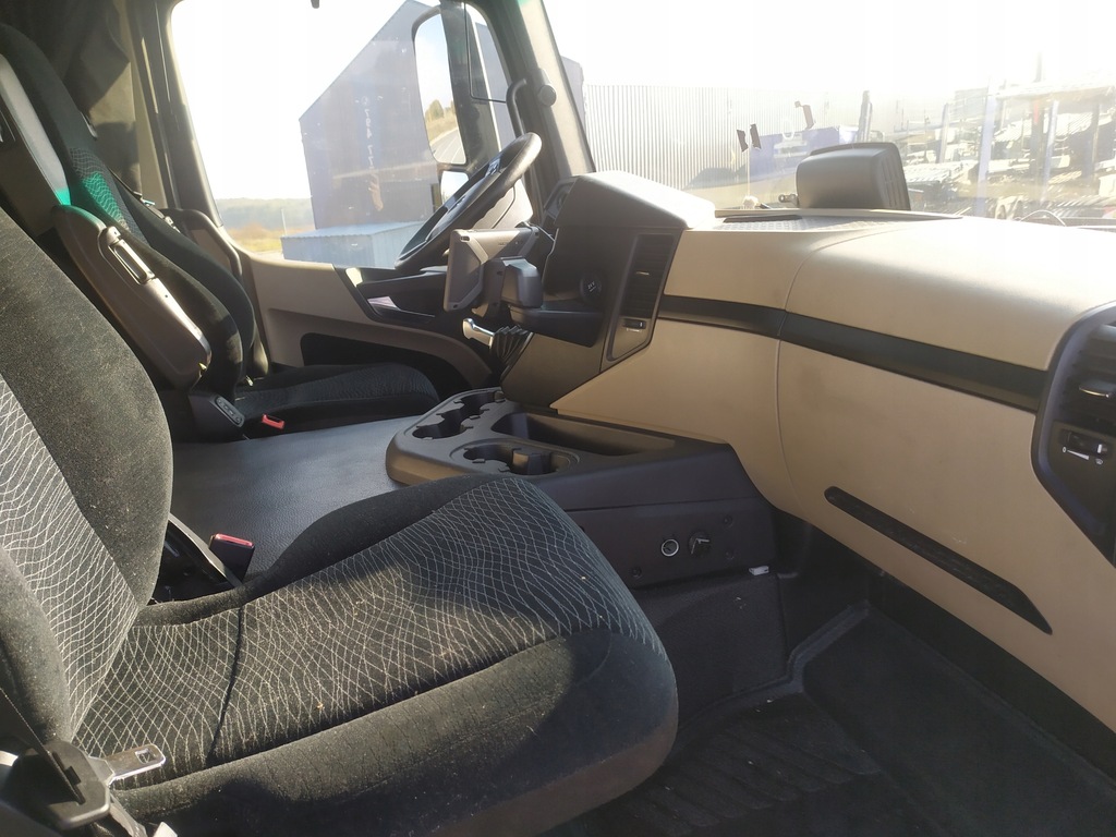 фото №13, Mercedes actros 2016 mp4 streamspace - кабина