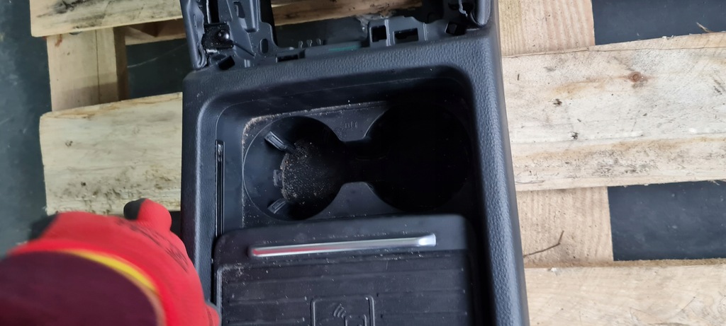 фото №13, Q5 80a sq5 підлокітник тунель середній зарядний пристрій індукційна led