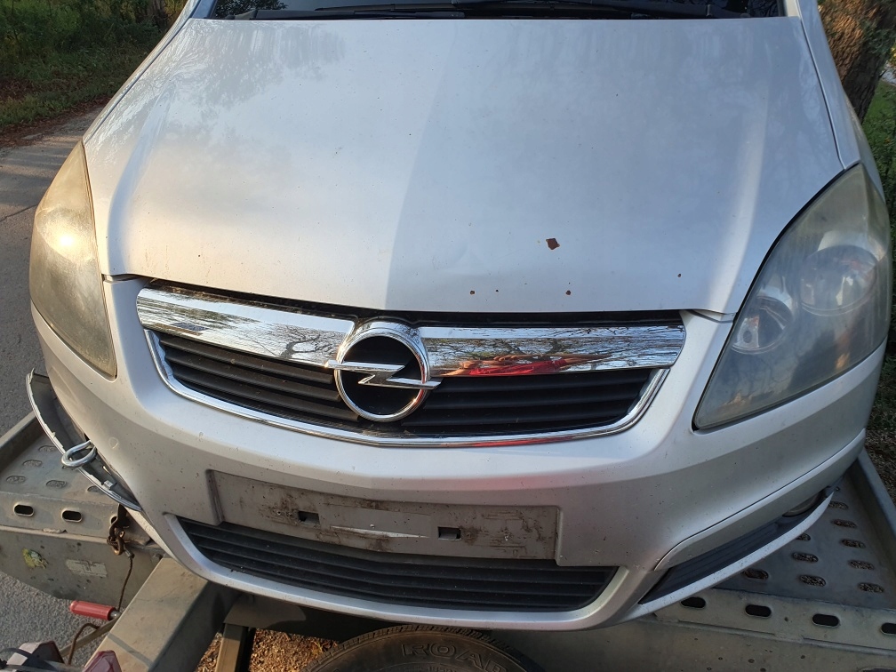 Крышка предохранителей 13125865 opel zafira b 2 2007 z157 1,9 cdti 120km с Разборки