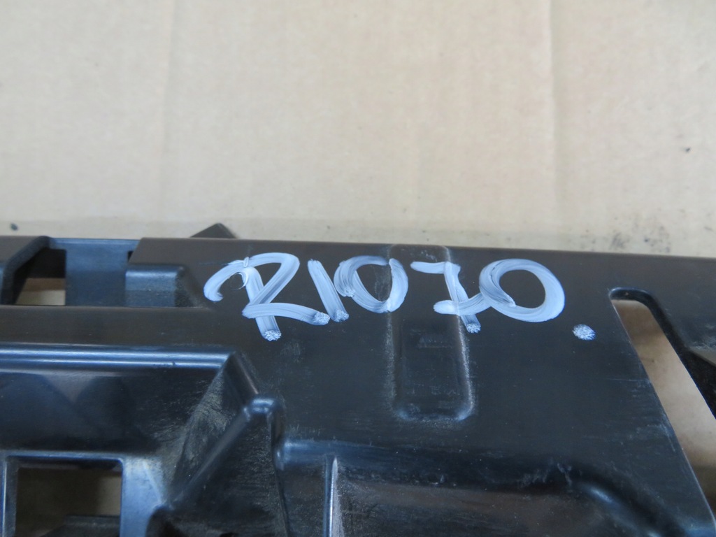 фото №13, Porsche macan направляющая бампера задняя 95b807863b