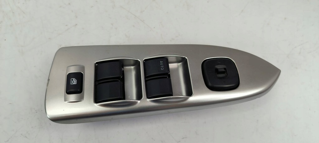 фото №1, Кнопка вікон c8h-d172 mazda premacy