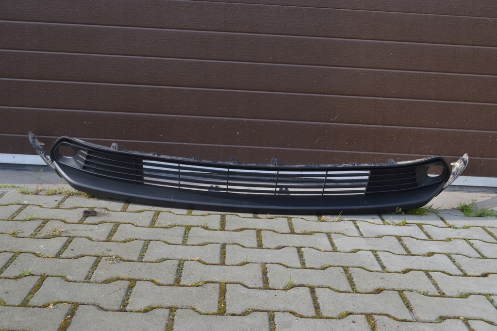 фото №1, Накладка dół спойлер бампера перед yaris cross