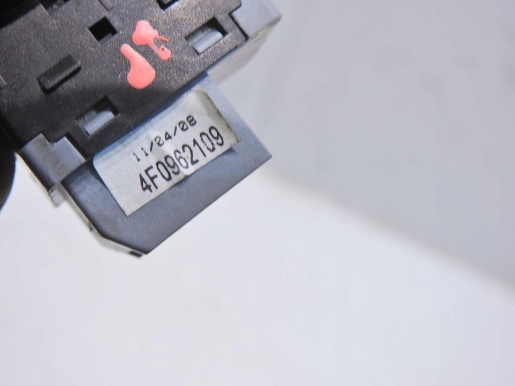 фото №5, Кнопка сигналізація audi a6 c6 4f0962109
