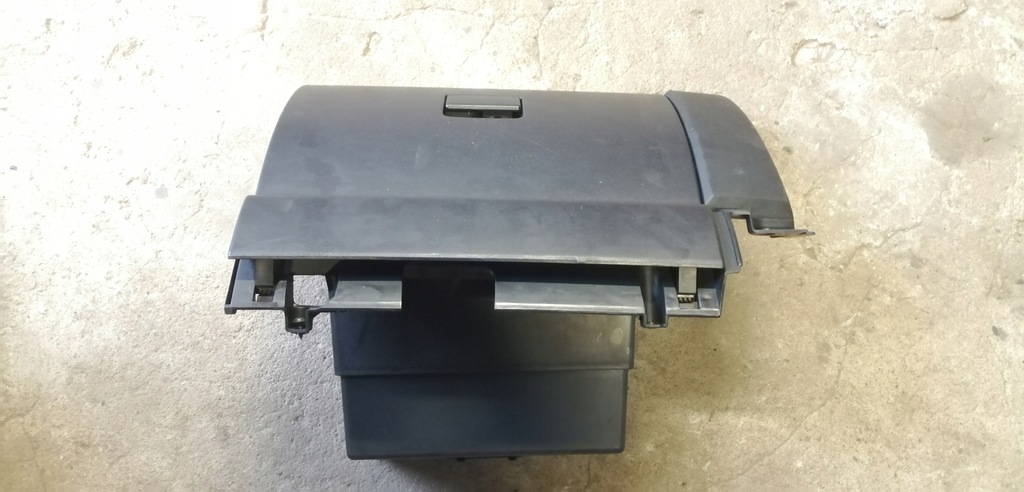 фото №1, Mazda 5 cw 10- бардачок