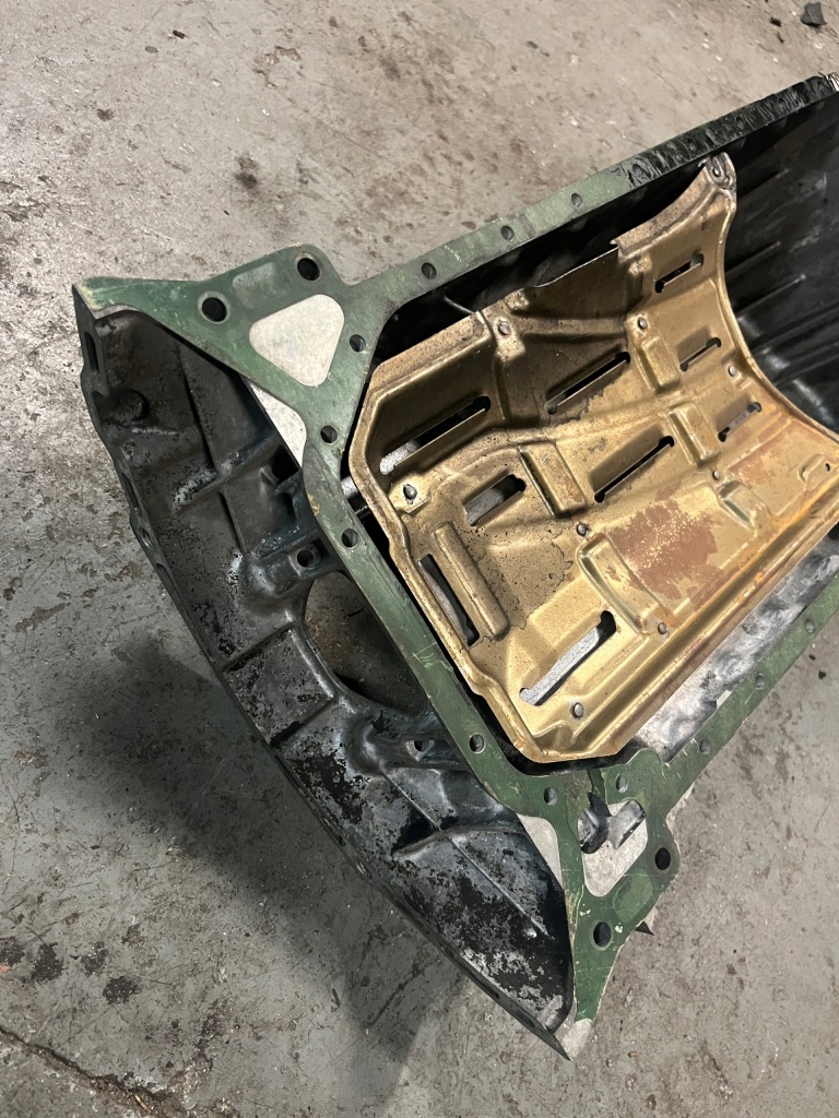 Mercedes benz w210 2.2d піддон масляна r6040140602 в Україні