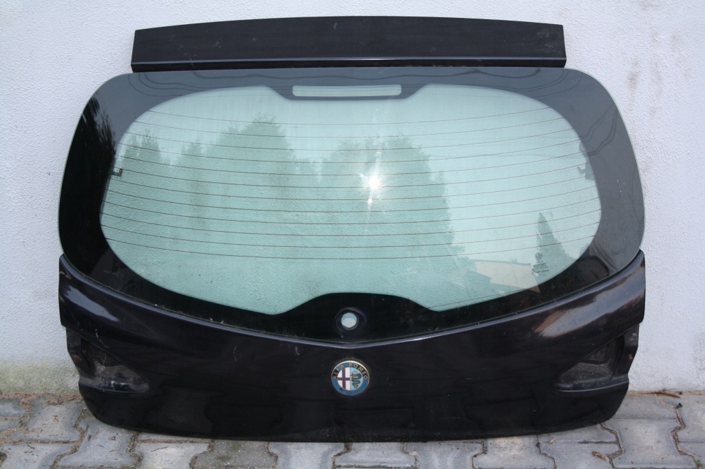фото №1, Крышка багажника багажника alfa romeo 147 00-04 821a