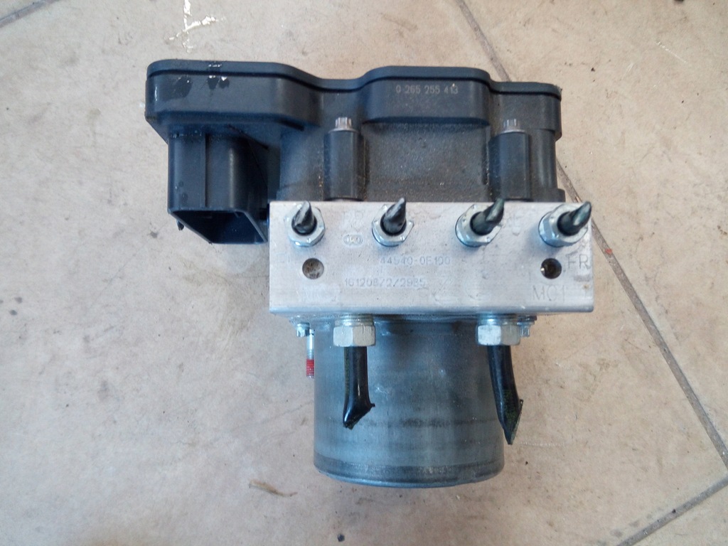 фото №1, Насос abs toyota verso ii