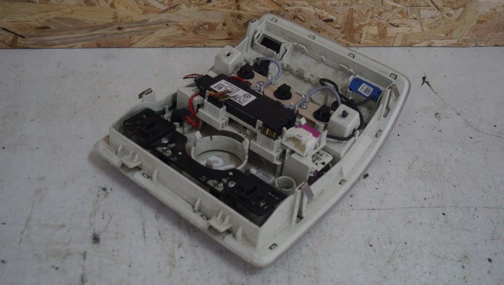 фото №7, Лампа потолочный vw touareg 7p 7p6947134