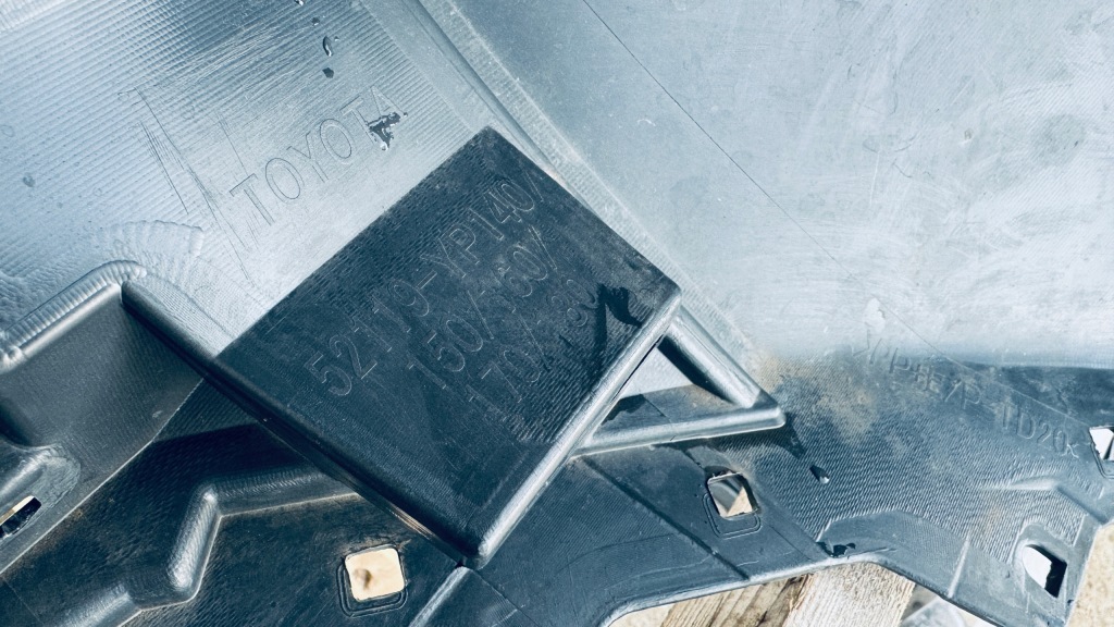 Бампер передний перед toyota hilux viii 8 рестайлинг  52119-yp140 Киев