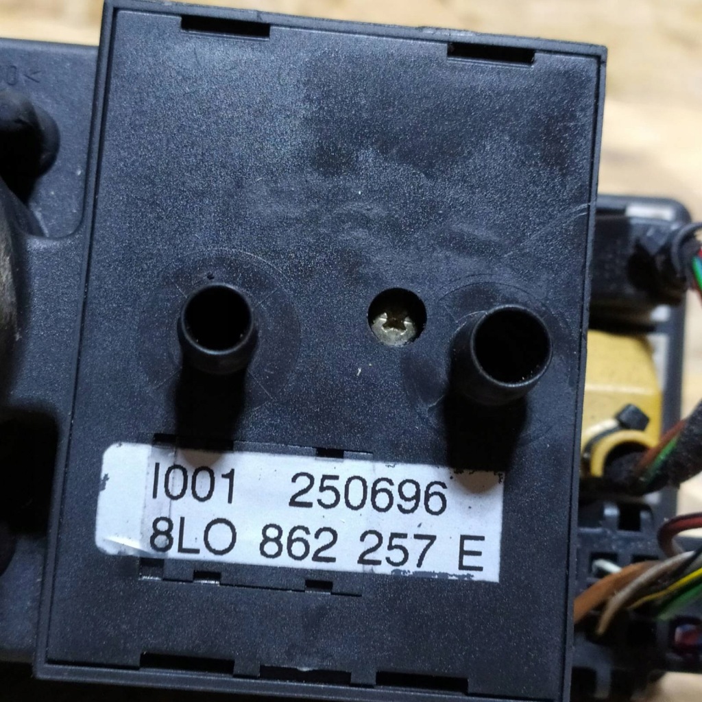Помпа замка центрального audi a4 b5 8l0862257e Киев