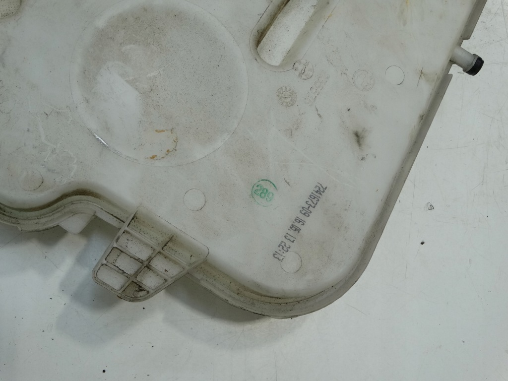Бачок омывателя bmw 1 f20 2013r. 7241673-09 Оригинал