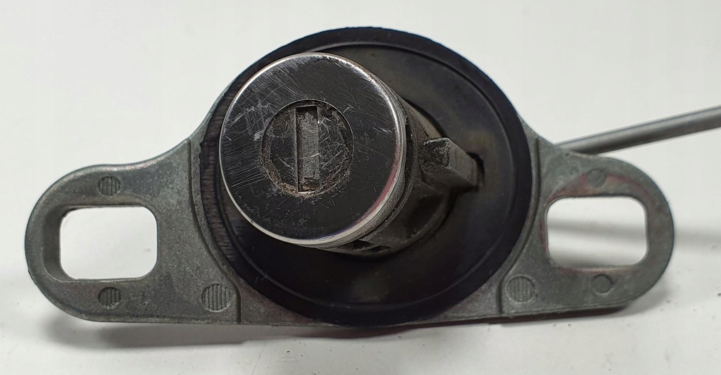 фото №2, Вкладка замка крышки задняя mazda rx-8