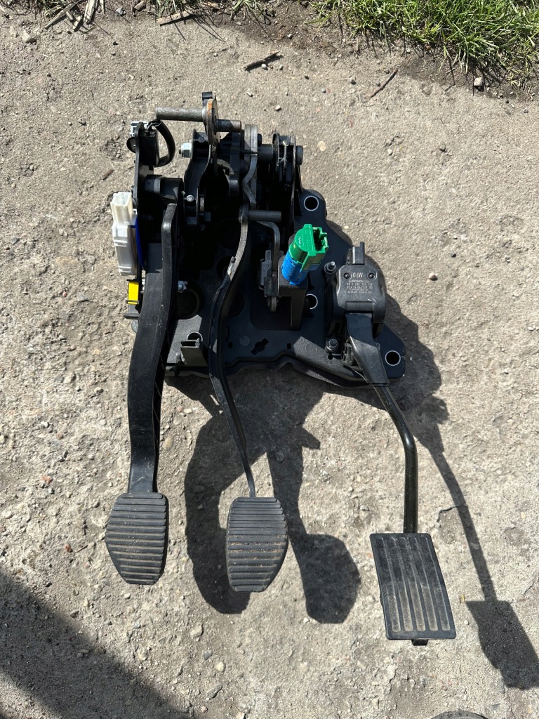 фото №1, Citroen c5 iii 2.0 hdi педаль сцепления тормоза 9666788280