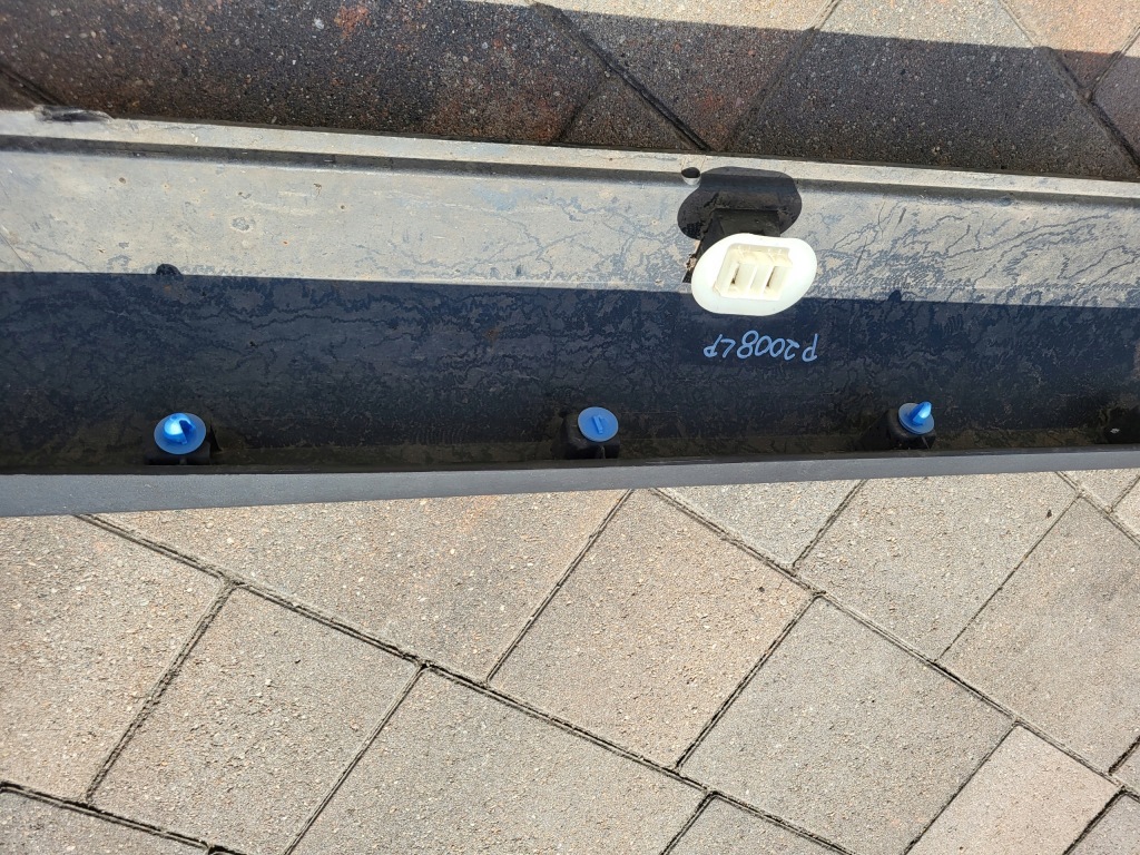 Молдинг поріг накладка ліва довга peugeot 2008 i 96781716xt Зі Шроту