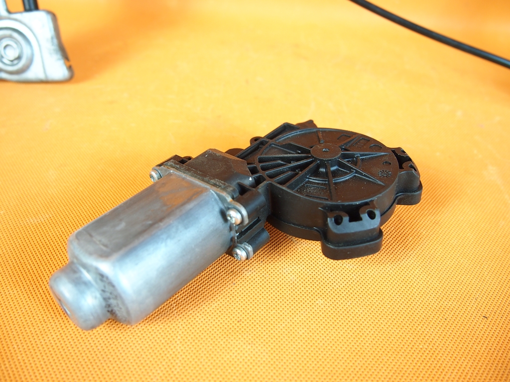 фото №7, Renault kangoo 2010 направляющая стекло двигатель левая