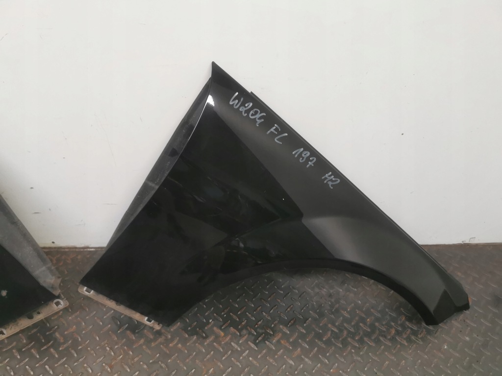 фото №10, Крыло правый перед mercedes w204 c197