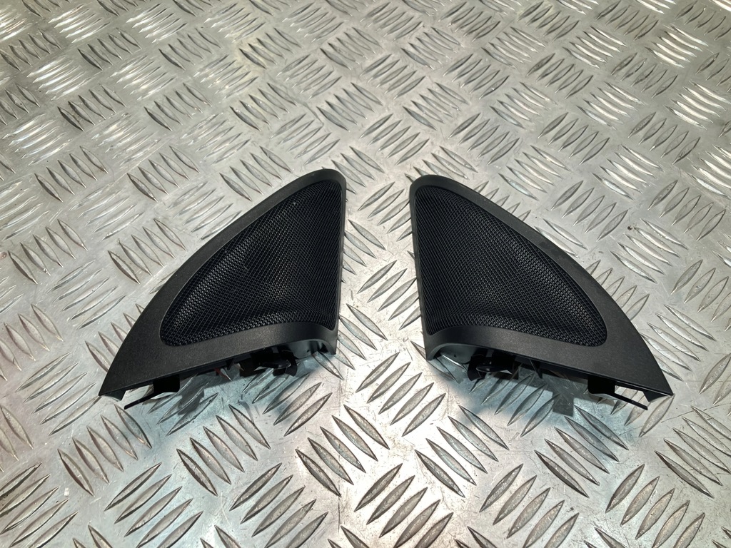 фото №1, Треугольник заглушка дверь левая mercedes gla x156